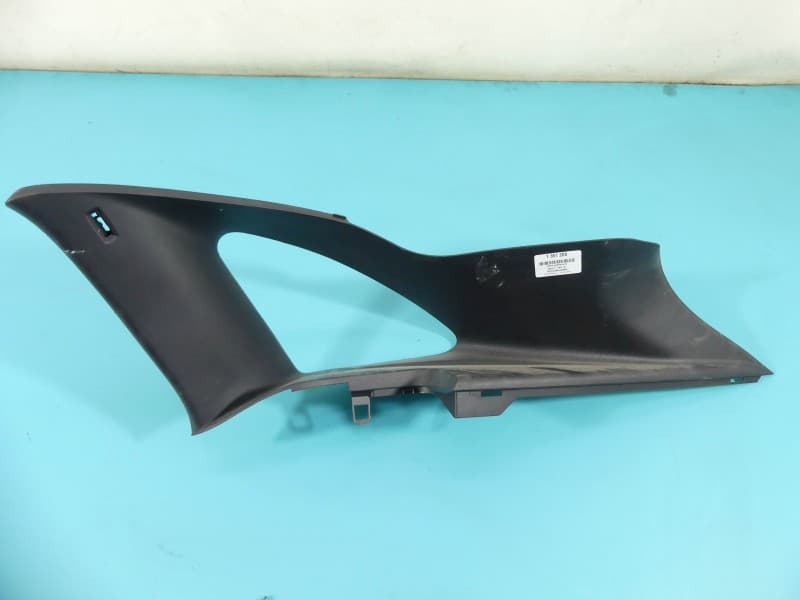 Osłona ZAŚLEPKA PLASTIK Osłona środkowa słupka / C PRAWA , przetarcie, uszkodzone jedno mocowanie Jaguar F-Pace 16- 156127751 HK51748A 631102731