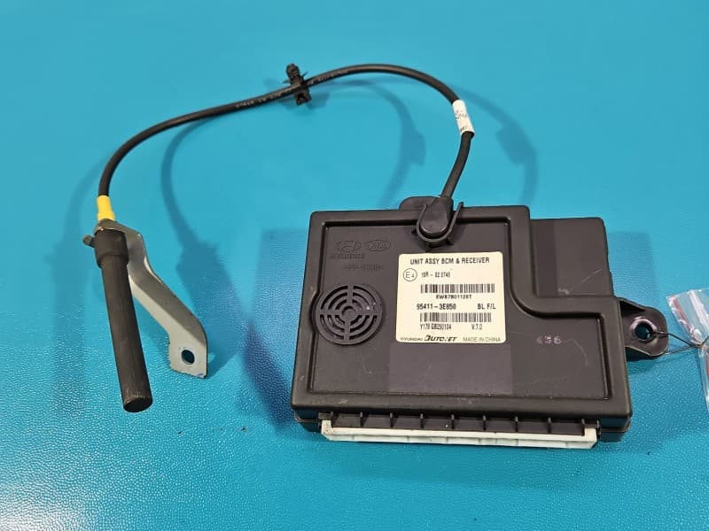 Sterownik moduł komfortu Kia Sorento I 03-09 95411-3E850 10R-020746 EW87B01128T