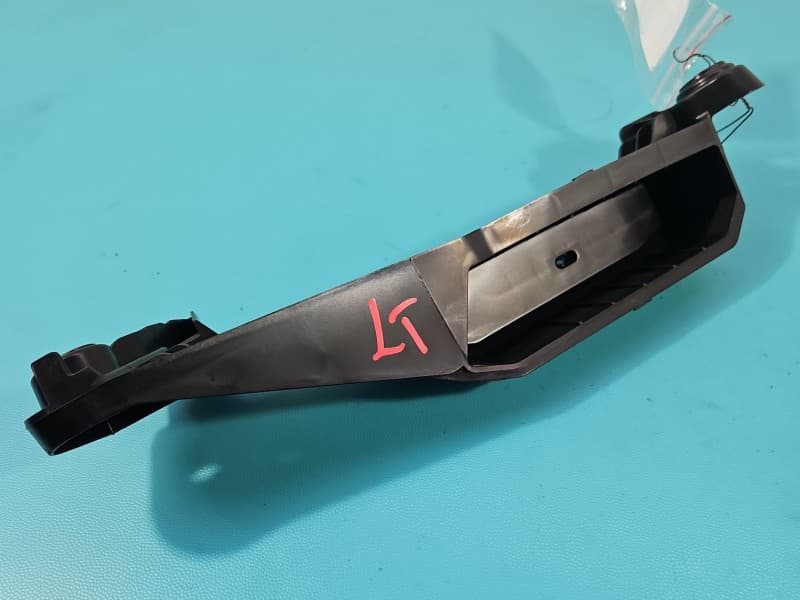 Osłona ZAŚLEPKA PLASTIK WSPORNIK UCHWYT BOCZKA LEWY TYŁ Opel Mokka B 20- 9835148580