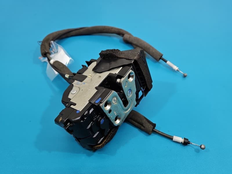 Zamek przód prawy Nissan Juke I F15 10-19 EUROPA 3pin