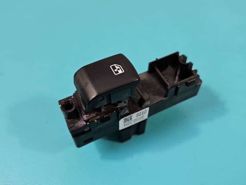 Przełącznik szyb Subaru Forester IV SJ 12-18 tył prawy EU 83071SG100