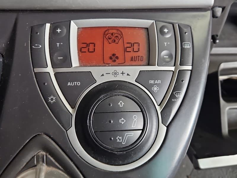 Konsola panel nawiewu Peugeot 807 14009187YR