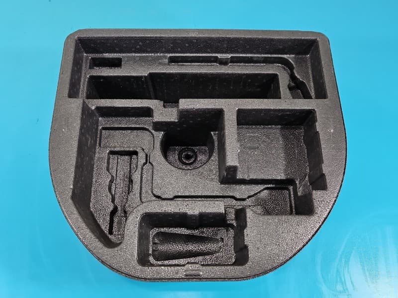 Wkład styropian bagażnika koła zapasowego Toyota Corolla E16 E18 13- 64777-02280