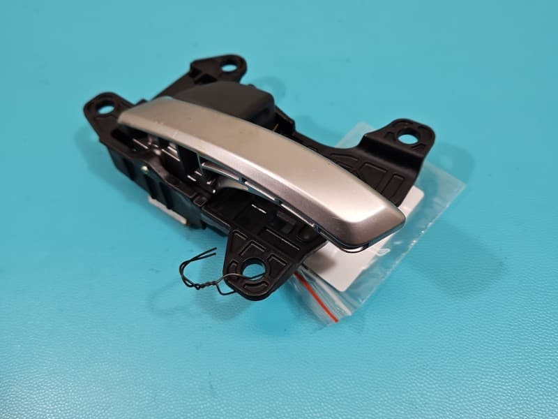 Klamka wewnętrzna przód lewa Hyundai Elantra VI 15-20 191023111P