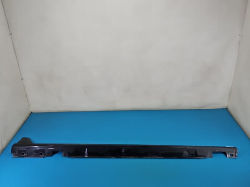 Listwa progowa prawa PRÓG NAKŁADKA AUDI A6 C7 4G0853860G LY9B