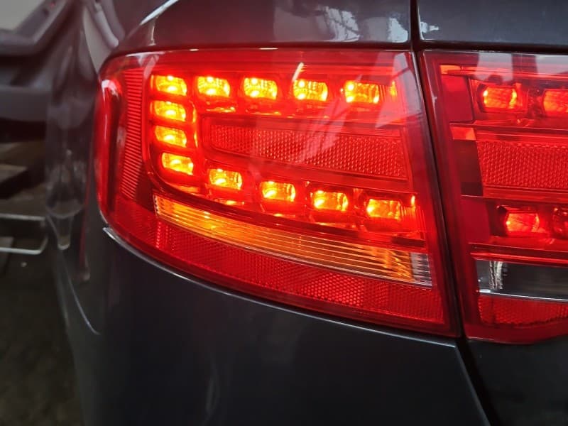 Lampa tył lewa błotnika AUDI A4 B8 sedan EUROPA 8K5945095B