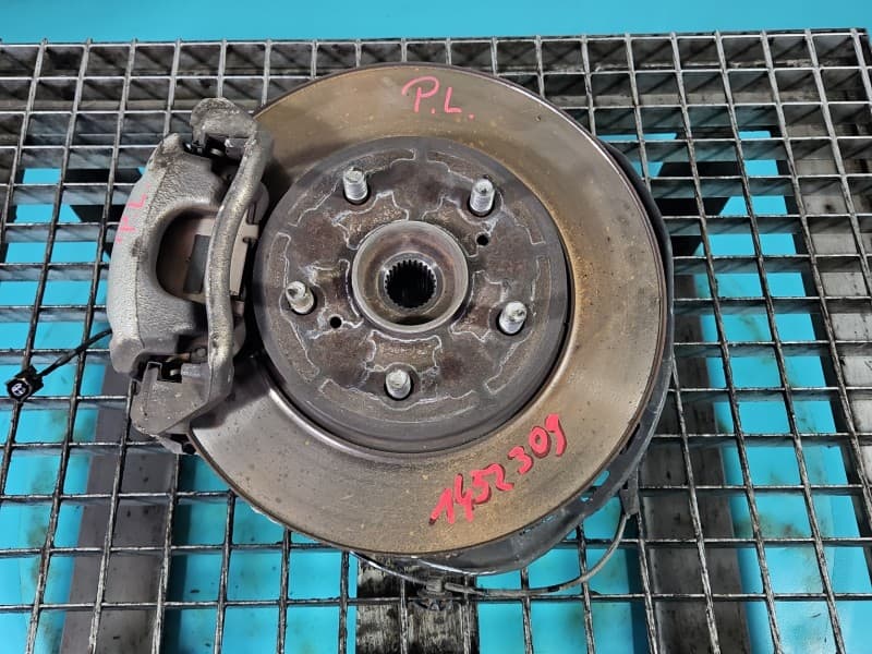 Zwrotnica lewa piasta przód 1,8 16V Toyota Corolla E21 19-