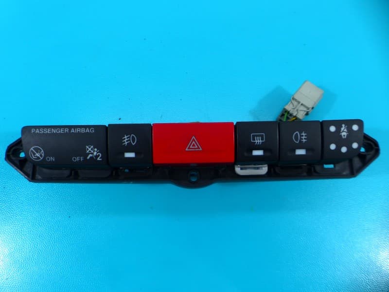 Przełącznik świateł awaryjnych Tata Indica Vista 10-15 28715450013913