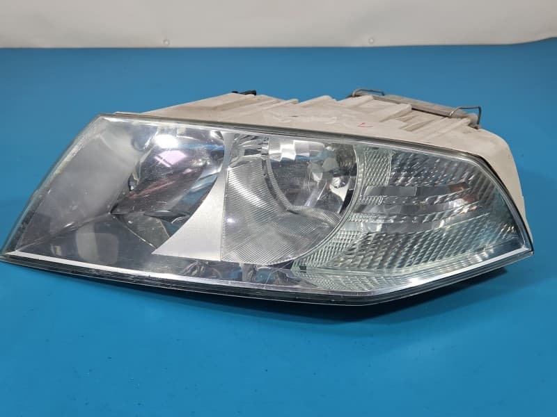 Reflektor lewy lampa przód Skoda Octavia II EUROPA