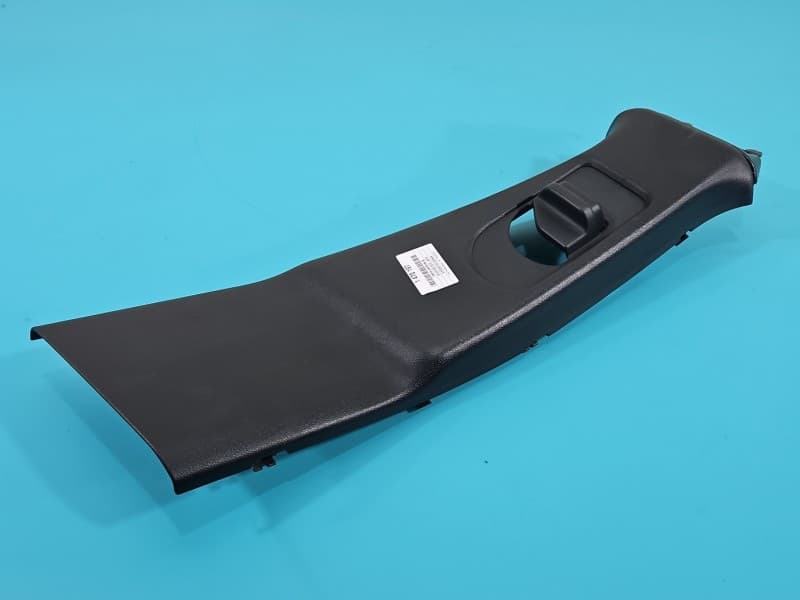 Osłona ZAŚLEPKA PLASTIK OSLONA POSZYCIE SLUPKA ŚRODKOWEGO PRAWA Infiniti Q30 A1566900825
