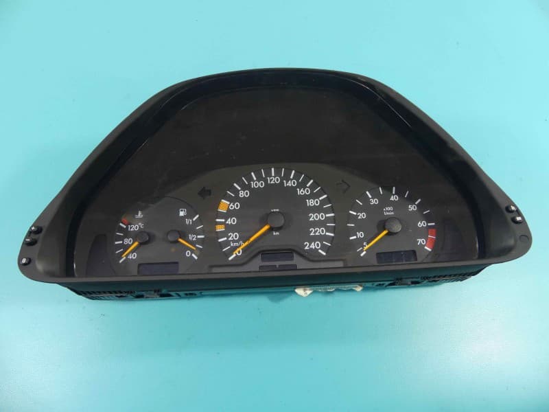 Licznik Mercedes CLK W208 2,0 wiel 2085401911 110008901/002 2085401811 EUROPA
