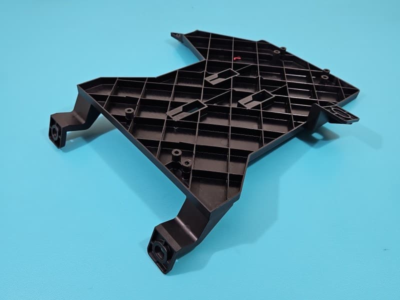 Osłona ZAŚLEPKA PLASTIK MOCOWANIE WZMACNIACZA Audi A7 4G 4G0907348C