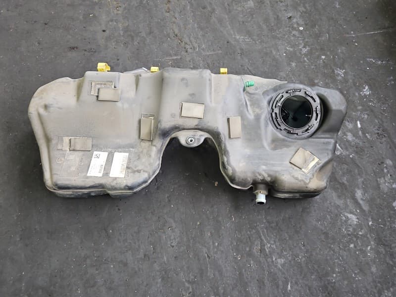 Zbiornik paliwa bak Jaguar XE X760 2,0d GX73-9K007-DD