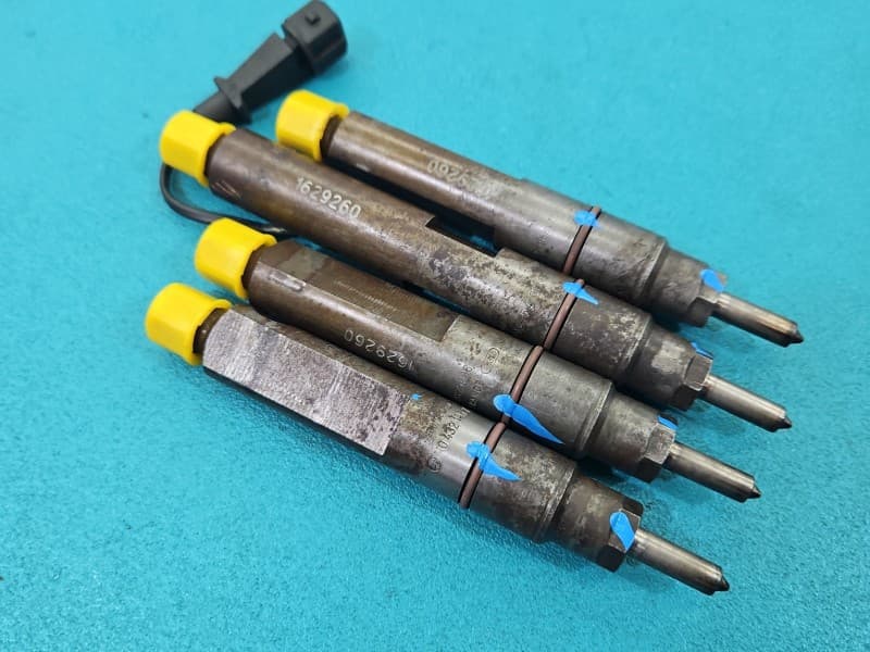 TESTOWANY Komplet wtryskiwaczy Volvo V40 S40 I 1,9 DTI 0432193754 7700875035