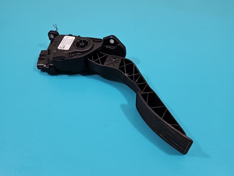 Pedał gazu potencjometr Suzuki Vitara II 15- 1,6 16V 49400-68L51 6PV009074-09