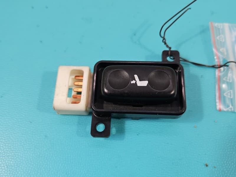 Przełącznik regulacja fotela PP LEXUS RX II 03-08 182850