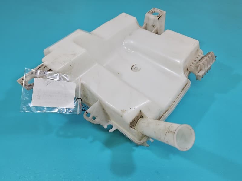 Zbiornik Zbiorniczek płynu spryskiwacza Ford Focus Mk3 BV61-17B613-CA