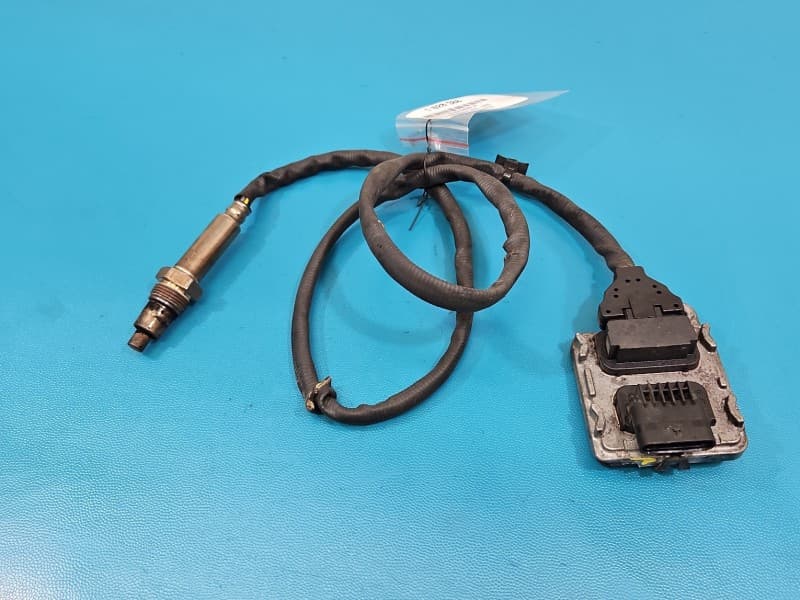Sonda lambda 6PIN Uszkodzone mocowanie, skrzywiona sonda Opel Astra V K 1,6 cdti 55495596
