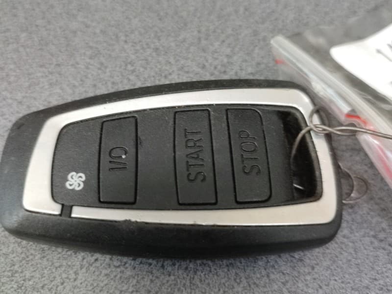 PILOT KLUCZYK KEYLESS BMW G11 G12