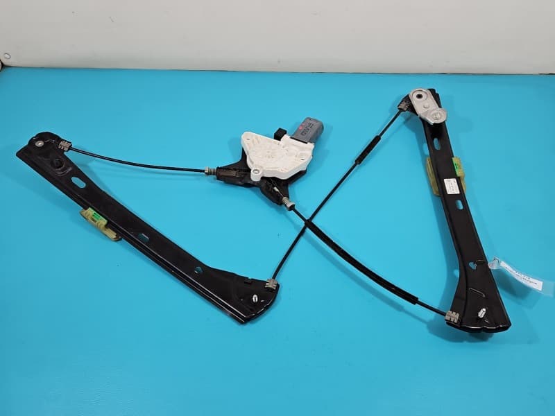 Podnośnik przód lewy SZYBY WINDA 3G0837461B 5Q4959801B Vw Passat B8 pęknięte mocowanie szyby,2pin 5d kombi