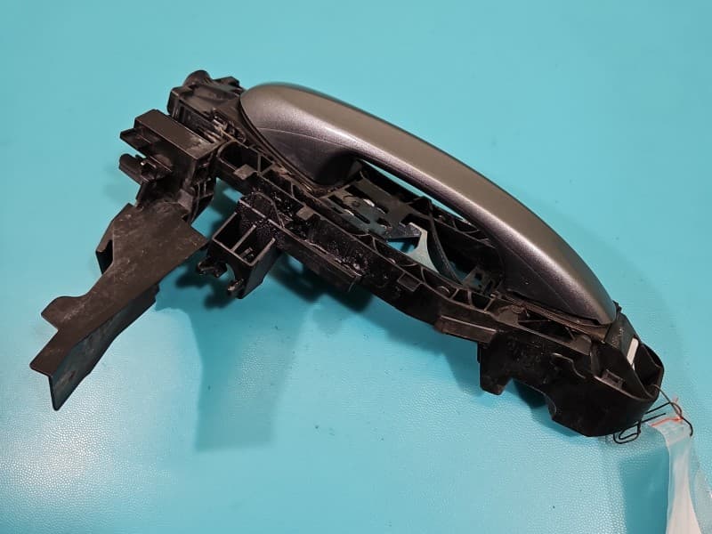 Klamka przód prawa zewnętrzna Mercedes W213 A0997601800 szary 992
