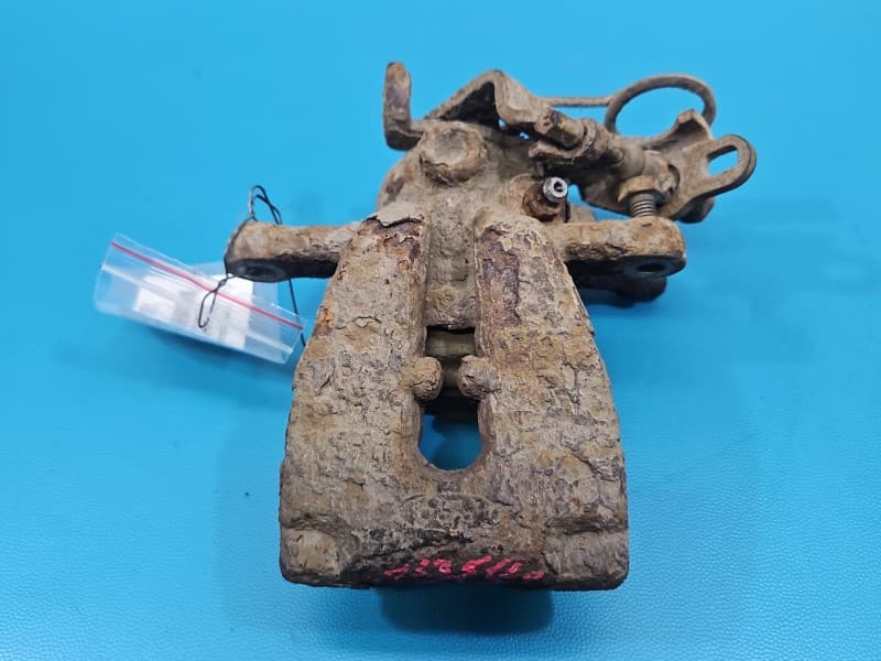 Zacisk tył prawy Ford Kuga Mk1 I 08-13 HB 2,0 TDCI