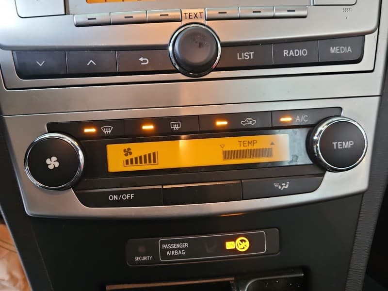 Konsola panel nawiewu Toyota Avensis III T27