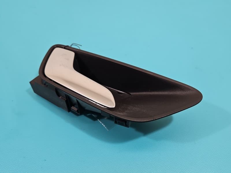 Klamka wewnętrzna tył lewa Ford Fiesta Mk8 H1BB-A22601-BE