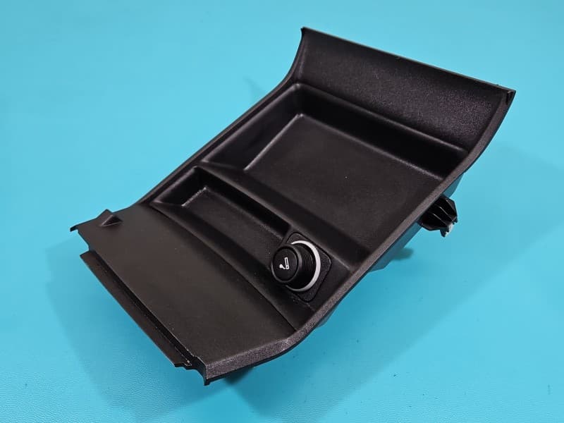 Osłona ZAŚLEPKA PLASTIK OSŁONA TAPICERKA PODŁOKIETNIKA Ford Mondeo Mk5 DS73-F045P04DG3