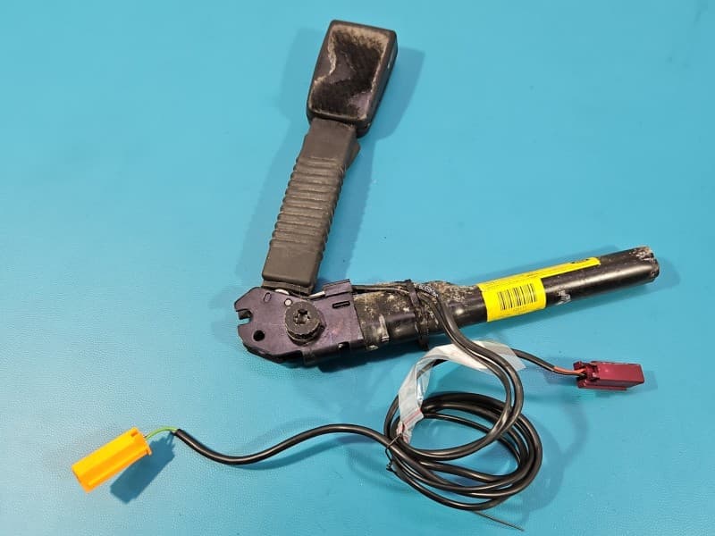 Pas bezpieczeństwa przód lewy kierowcy Ford Kuga Mk1 I 08-13 EU 8V41-A61209-AB