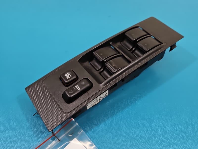 Przełącznik szyb Toyota Corolla Verso II Toyota EU 37073C133C05 84820-0F030
