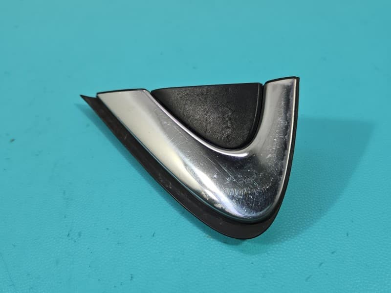 Osłona ZAŚLEPKA PLASTIK trójkąt błotnika przód Renault Kadjar 638755657R