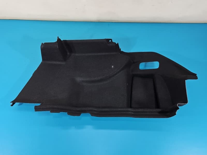 Tapicerka bagażnika prawa boczek Mercedes W206 A2066901401