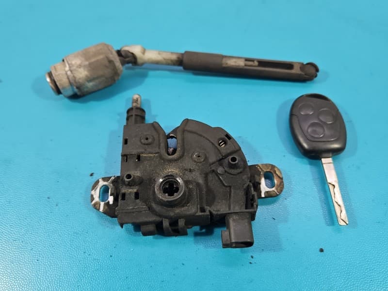 Zamek maski Ford Focus Mk2 3M51-16700-AB