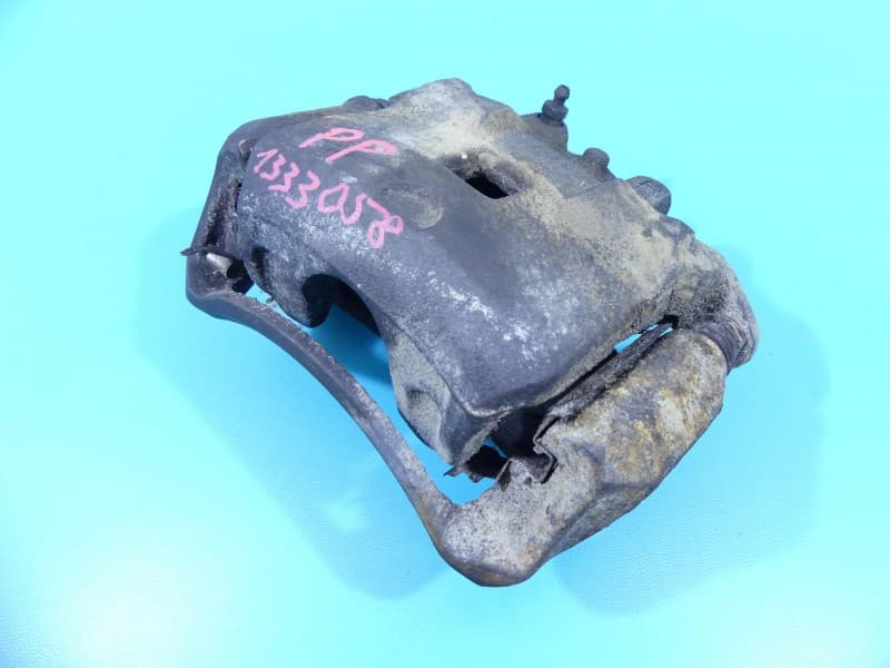 Zacisk przód prawy Nissan Juke I F15 10-19 1,6 16V