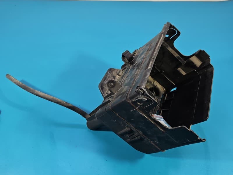 Obudowa akumulatora podstawa Seat Ibiza III 6L 1,2 12V AZQ 6Q0915331