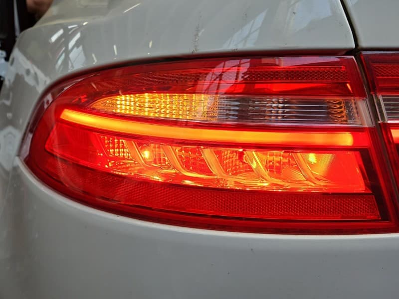 Lampa tył lewa błotnika Jaguar XE X760 sedan EUROPA