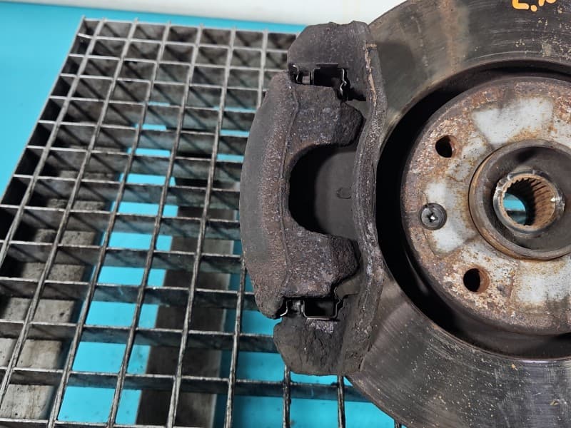 Zacisk przód lewy Citroen C3 Picasso 08-17 1,6 16v
