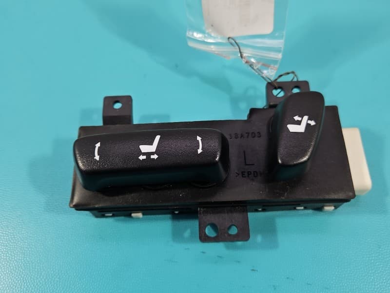 Przełącznik FOTELA LEWY PRZÓD 12PIN LEXUS NX I 14-21 18A703