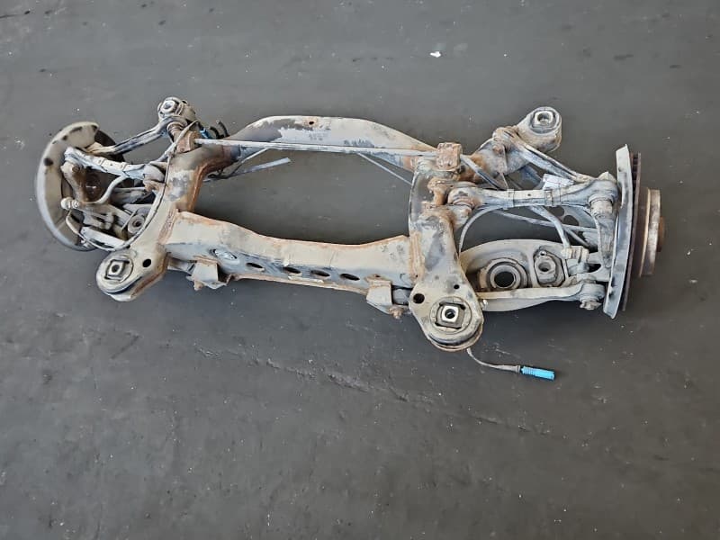 Tylna belka oś tył Bmw e90 3,0d M57D30O2