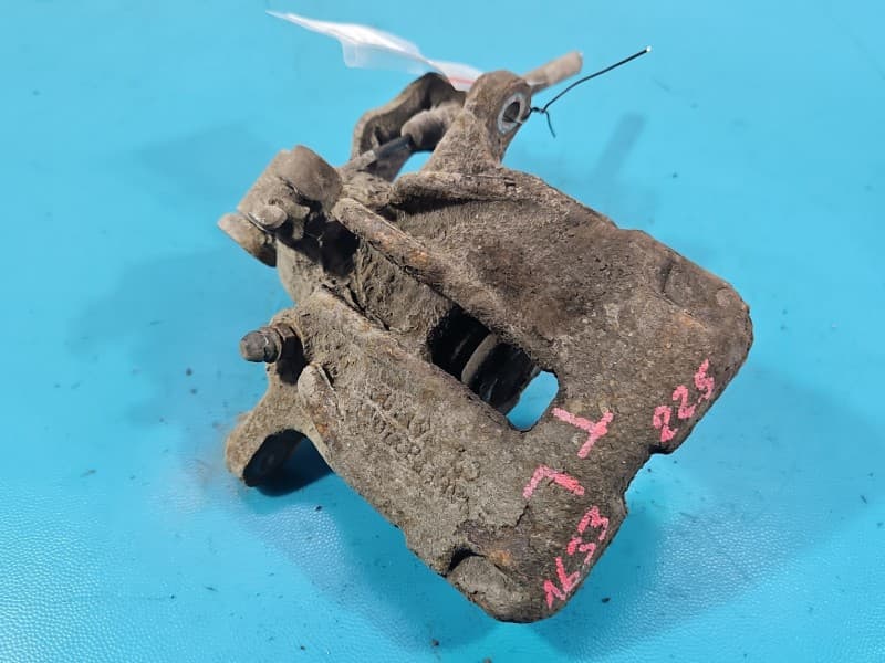 Zacisk tył lewy Nissan Primastar 01-14 HB 2,0 dci
