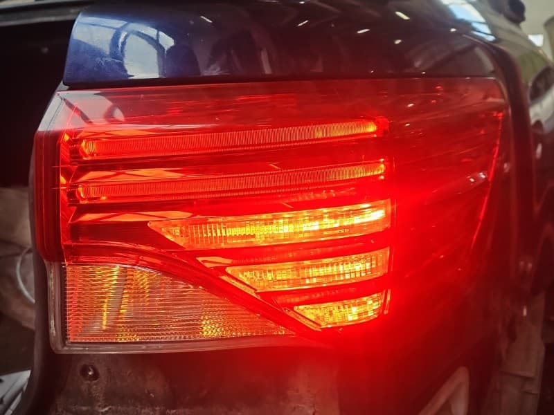 Lampa tył prawa błotnika Toyota Avensis III T27 sedan EUROPA