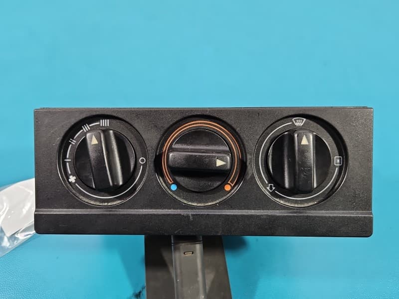 Konsola panel nawiewu Audi 80 B3