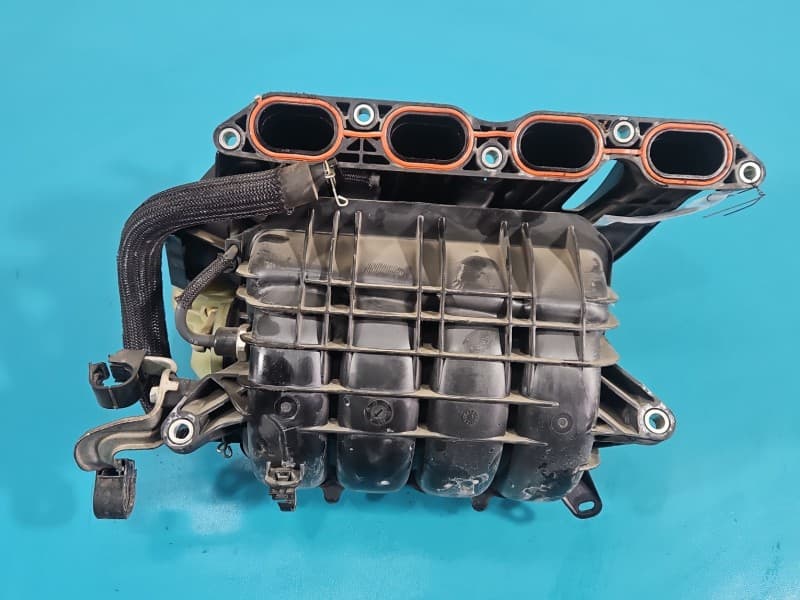 Kolektor ssący Toyota Corolla E16 E18 13- 1,6 16V 1028189S01
