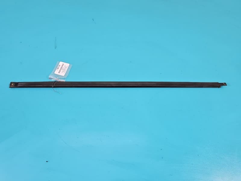 Listwa szyby czołowej prawa przedniej Isuzu D-Max II 11-19