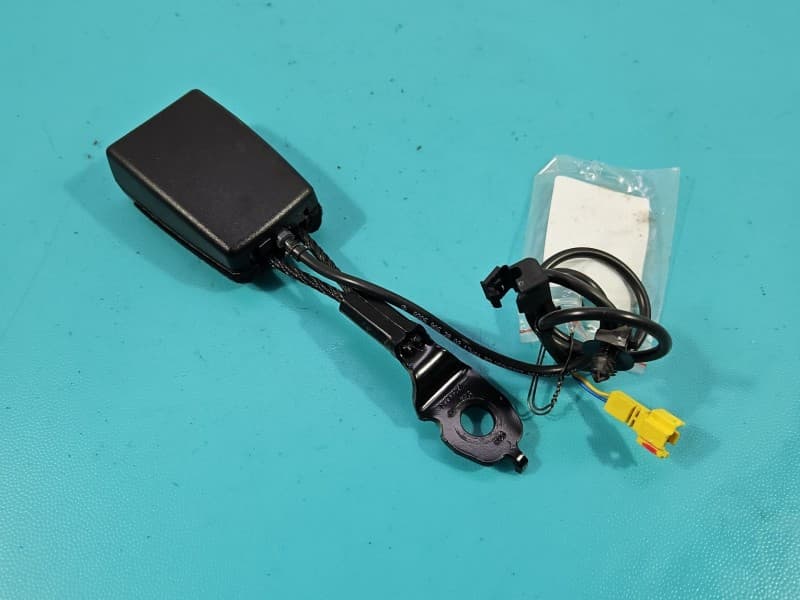 Pas bezpieczeństwa przód lewy kierowcy Mercedes W213 EU A2138600169