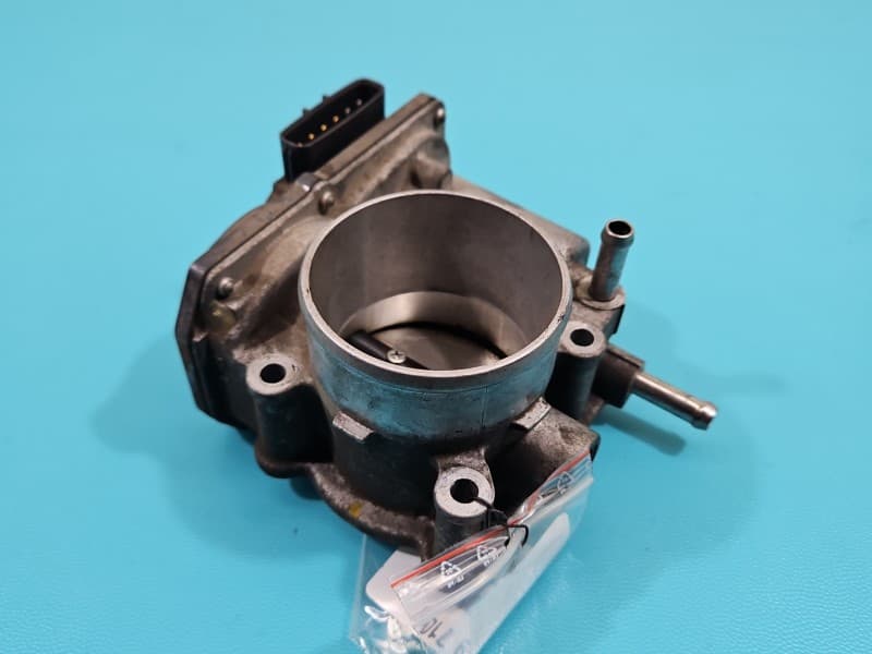 Przepustnica Toyota Avensis III T27 2,0 16v 22030-37050