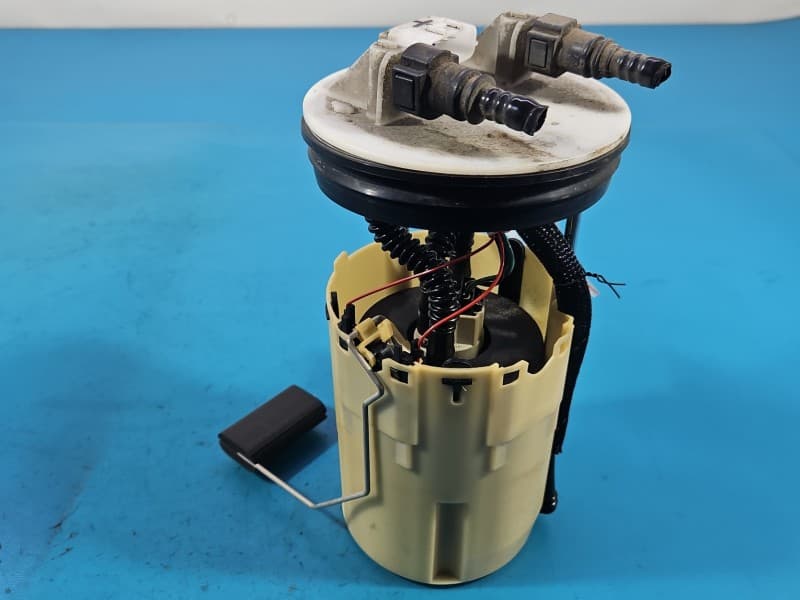 pompka Pompa paliwa Nissan Almera tino 1,8 16V 0580313043 5pin