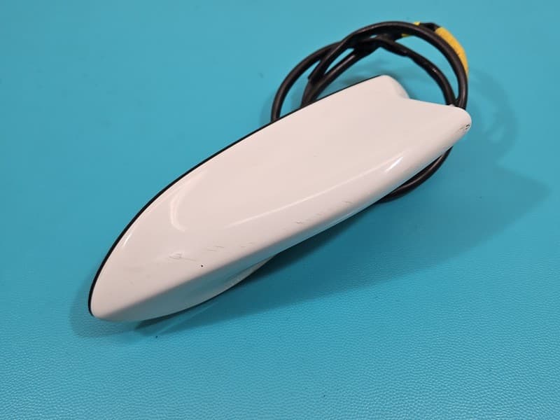 Antena Toyota Auris II V3-10838C biały 040