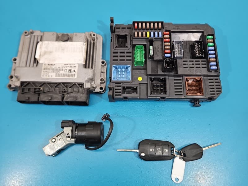 Sterownik silnika zestaw do odpalenia Peugeot 208 I 12-19 1,4 hdi 0281030545 9807886180